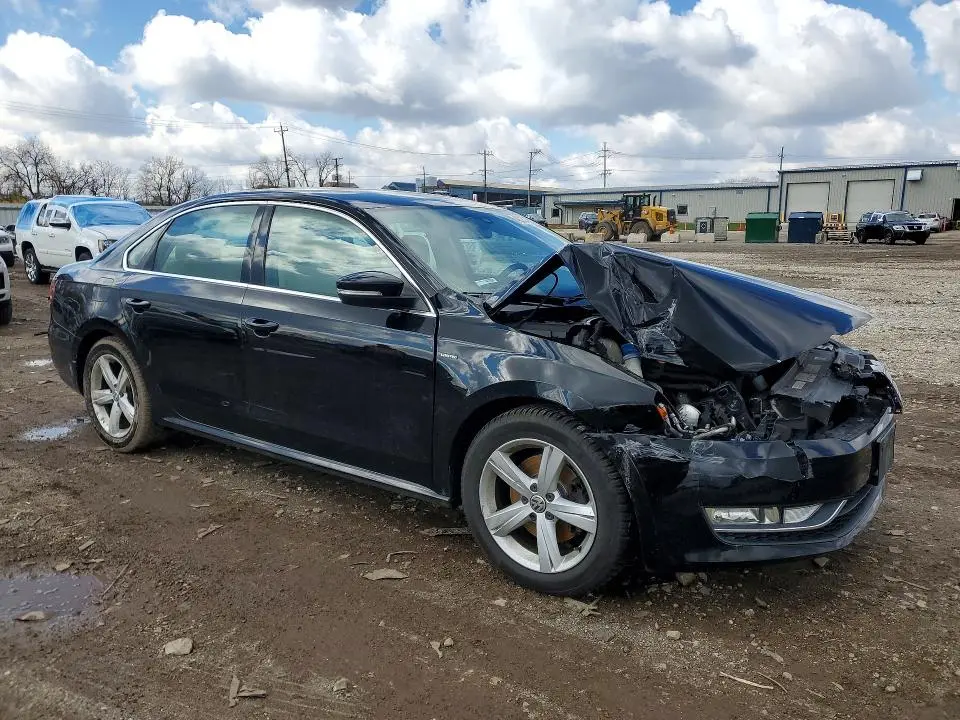 2015 VOLKSWAGEN PASSAT S  