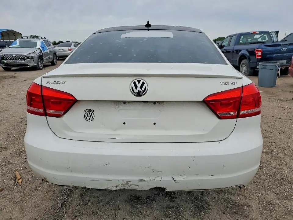 2015 VOLKSWAGEN PASSAT SE  