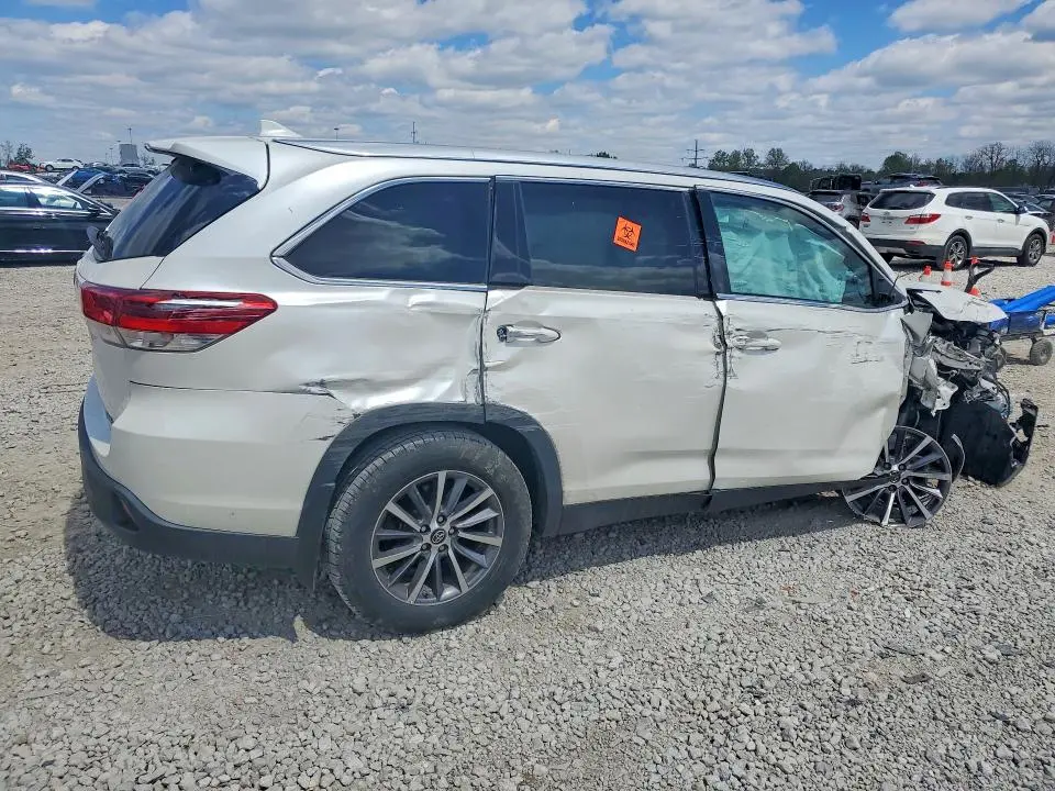 2019 TOYOTA HIGHLANDER XLE  