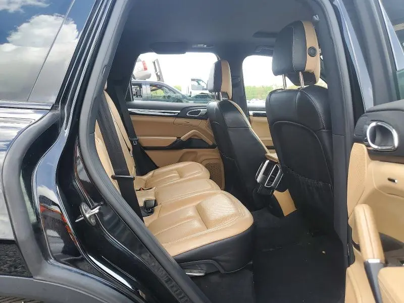 2018 PORSCHE CAYENNE   