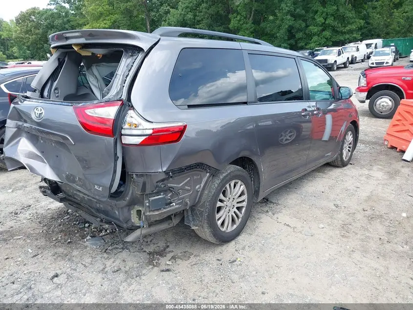 2017 TOYOTA SIENNA XLE 8 PASSENGER
