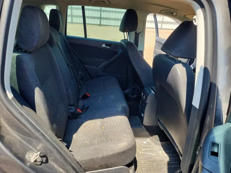 2015 VOLKSWAGEN TIGUAN S  