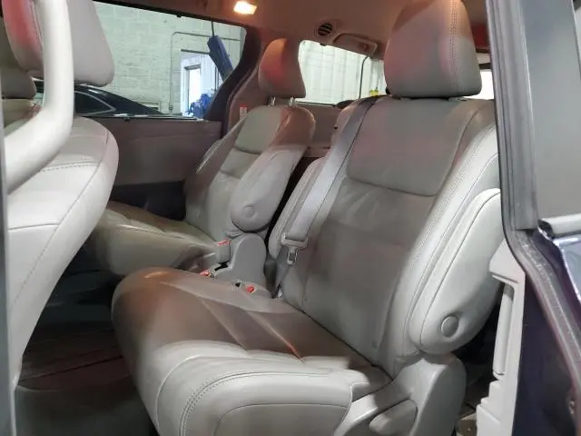 2018 TOYOTA SIENNA XLE  