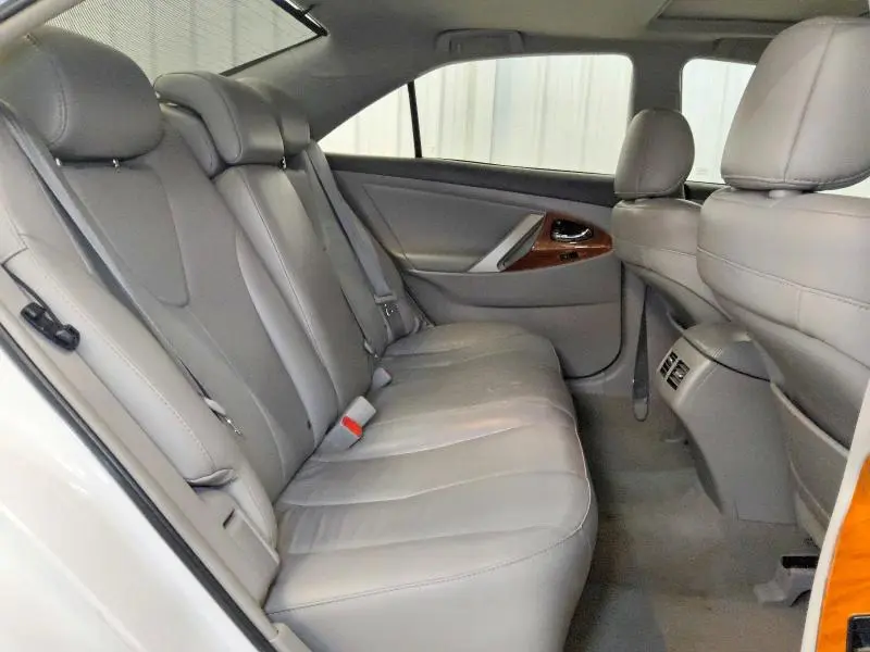 2011 TOYOTA CAMRY XLE V6  