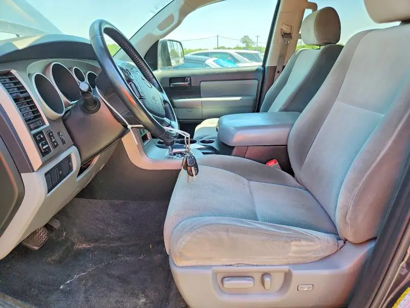 2013 TOYOTA SEQUOIA SR5  