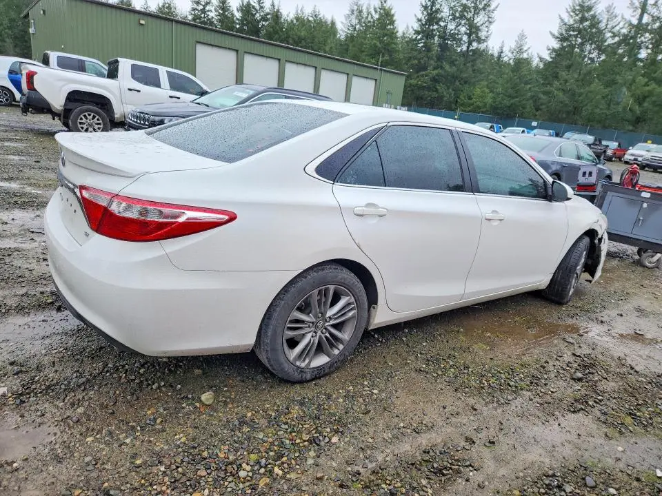 2016 TOYOTA CAMRY SE  