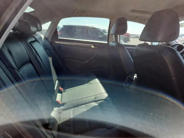 2017 VOLKSWAGEN PASSAT SE  