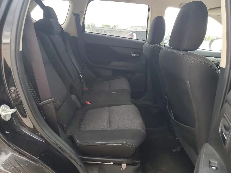 2018 MITSUBISHI OUTLANDER SE  