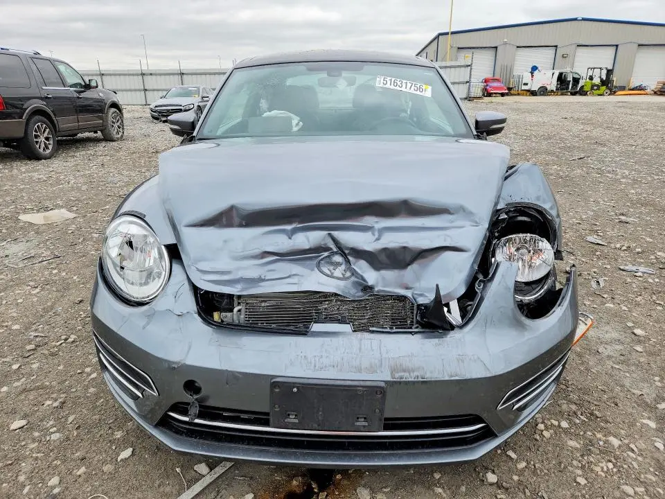 2018 VOLKSWAGEN BEETLE SE  