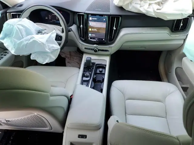 2023 VOLVO XC60 PLUS  