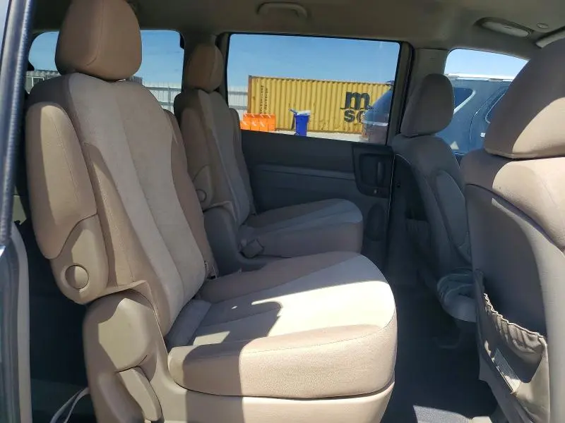 2011 KIA SEDONA LX  