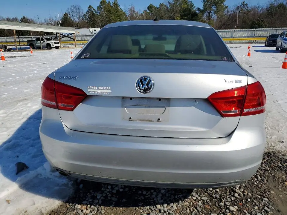 2013 VOLKSWAGEN PASSAT SE  