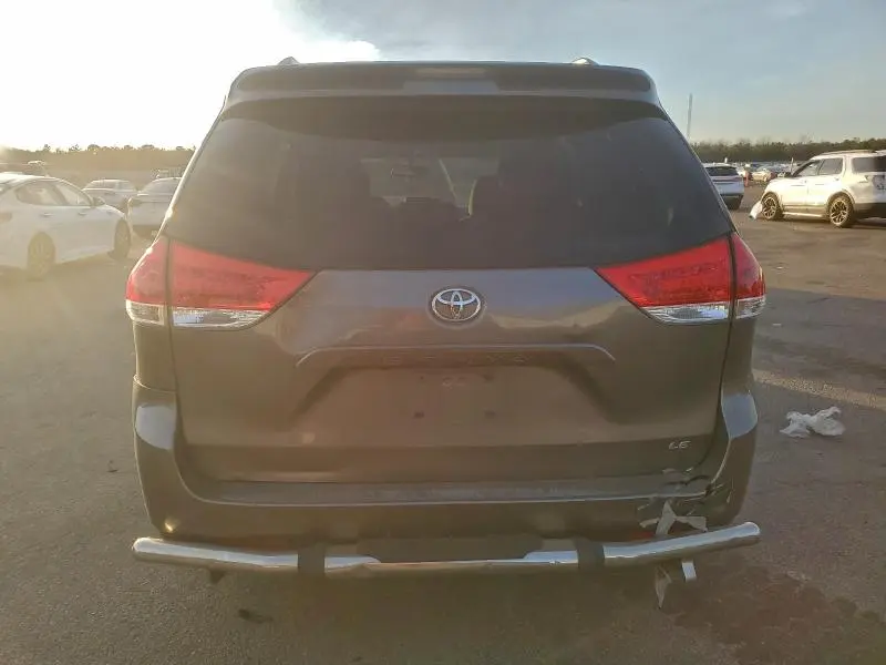 2011 TOYOTA SIENNA LE  