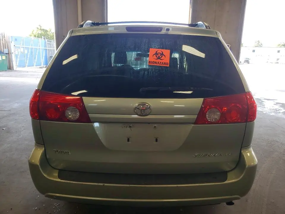 2010 TOYOTA SIENNA LE 7-PASSENGER  