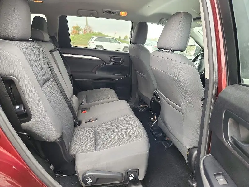 2015 TOYOTA HIGHLANDER LE  