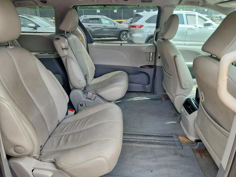 2013 TOYOTA SIENNA XLE 8-PASSENGER  