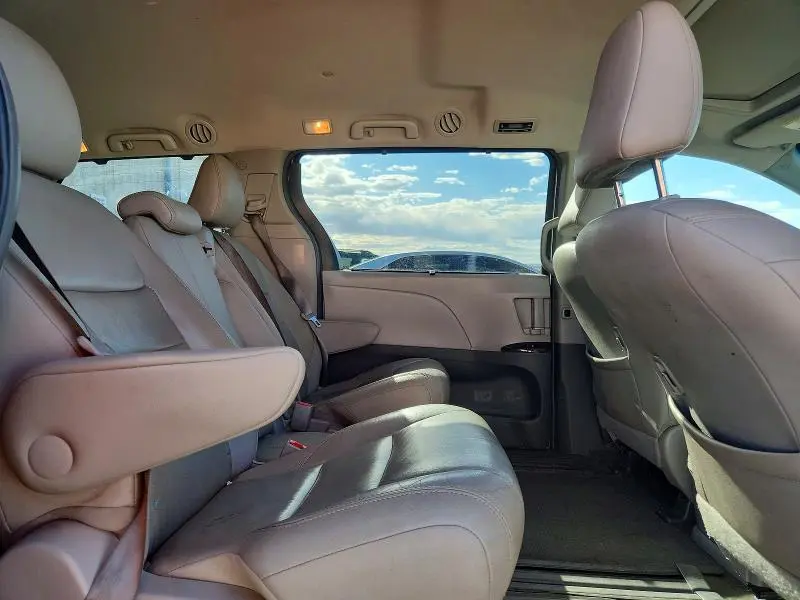 2015 TOYOTA SIENNA XLE 8-PASSENGER  