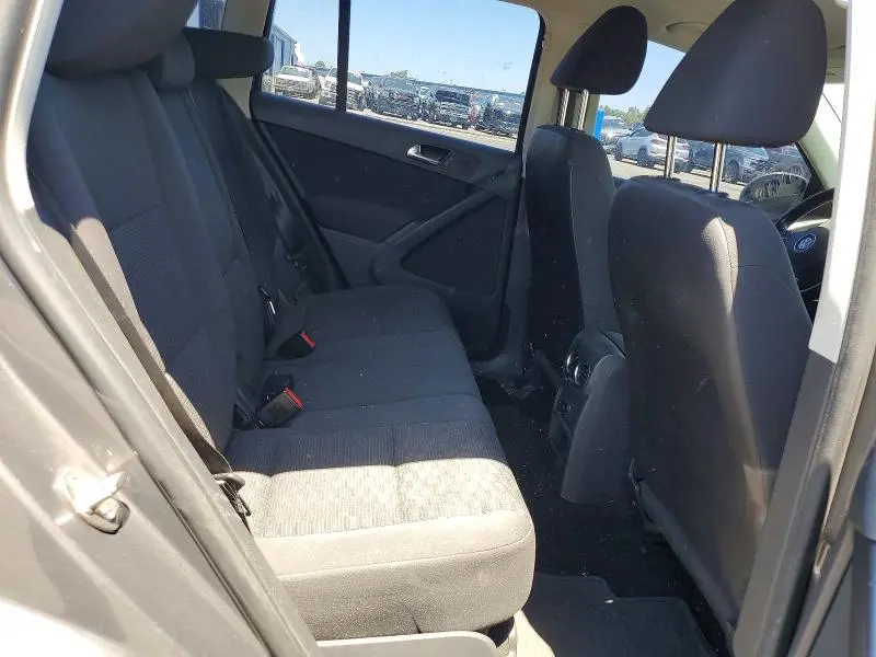 2015 VOLKSWAGEN TIGUAN S  
