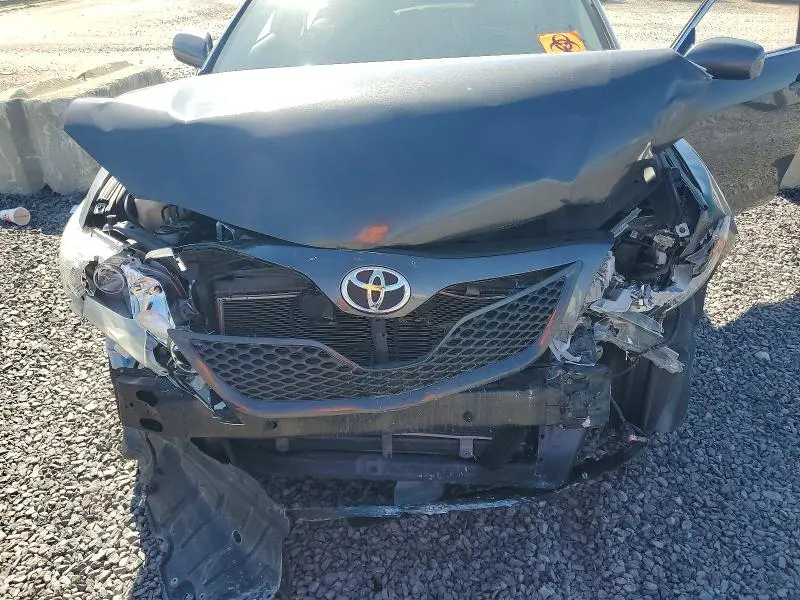 2011 TOYOTA CAMRY SE V6  