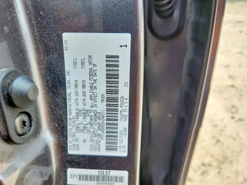 2025 TOYOTA TUNDRA SR5  