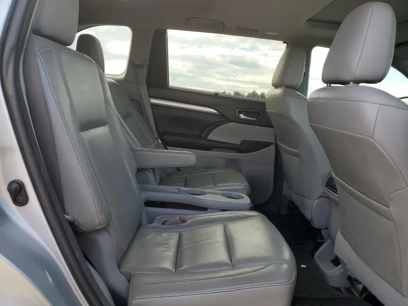 2015 TOYOTA HIGHLANDER XLE  