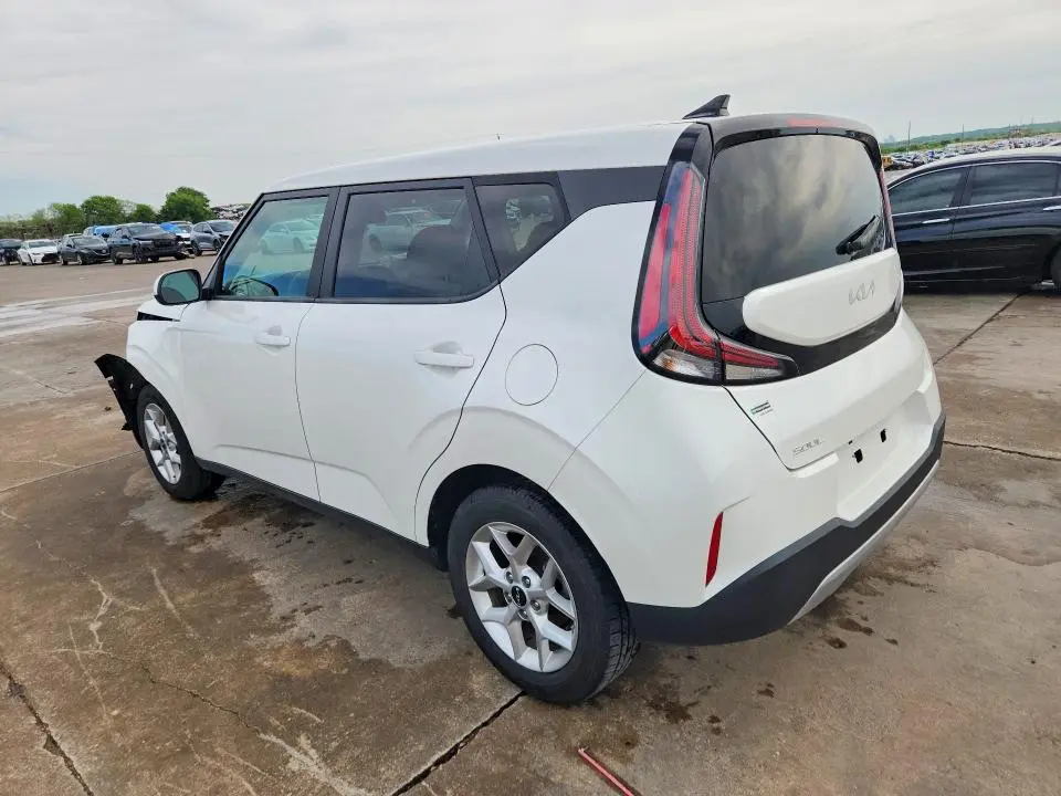 2023 KIA SOUL LX  