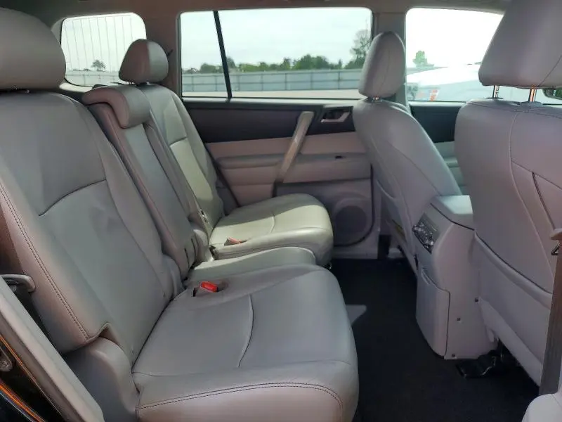 2012 TOYOTA HIGHLANDER SE  