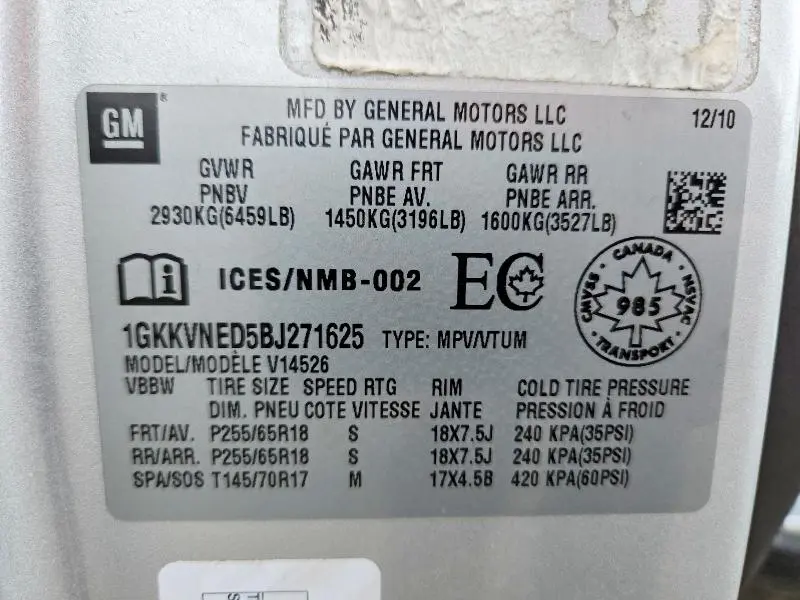 2011 GMC ACADIA SLE  