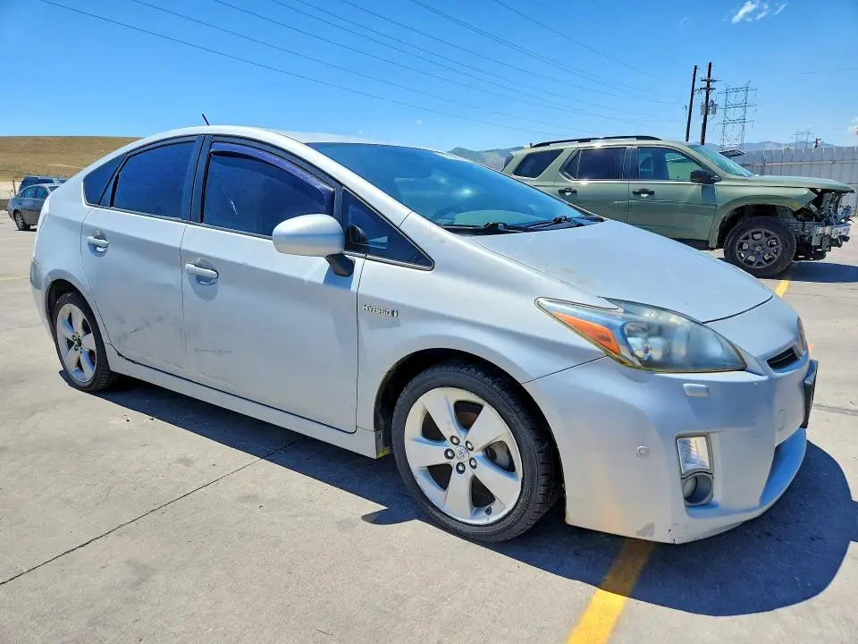 2010 TOYOTA PRIUS V  