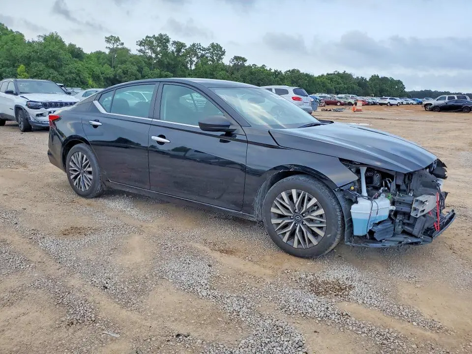 2024 NISSAN ALTIMA SV  