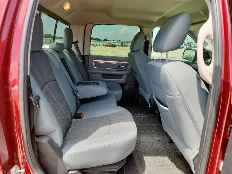 2016 RAM 1500 SLT  