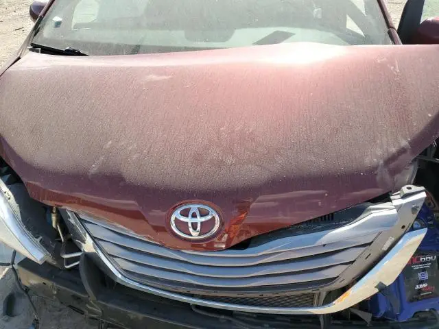 2016 TOYOTA SIENNA XLE