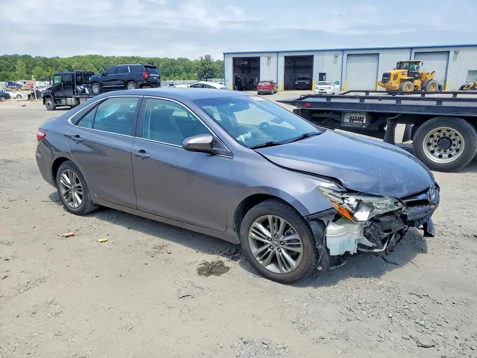 2015 TOYOTA CAMRY SE  