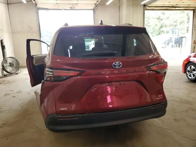 2021 TOYOTA SIENNA XLE  