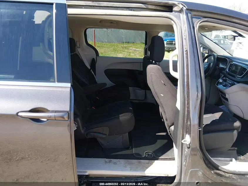 2022 CHRYSLER VOYAGER LX