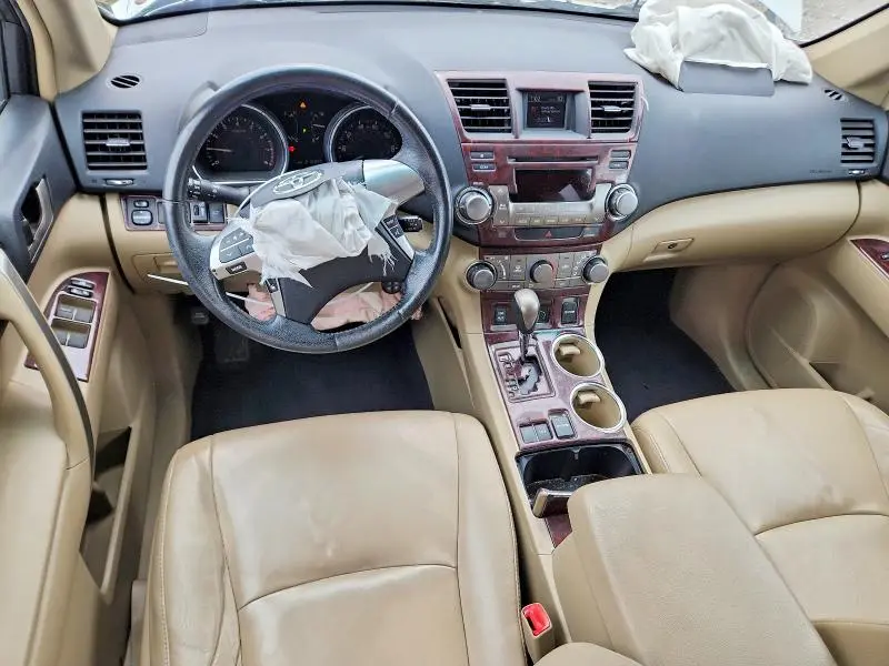 2011 TOYOTA HIGHLANDER SE  