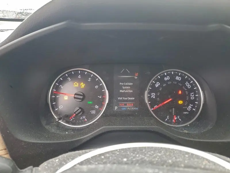 2021 TOYOTA RAV4 XLE  