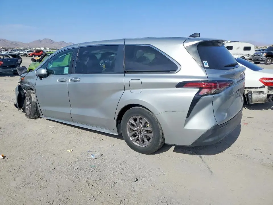 2021 TOYOTA SIENNA LE  