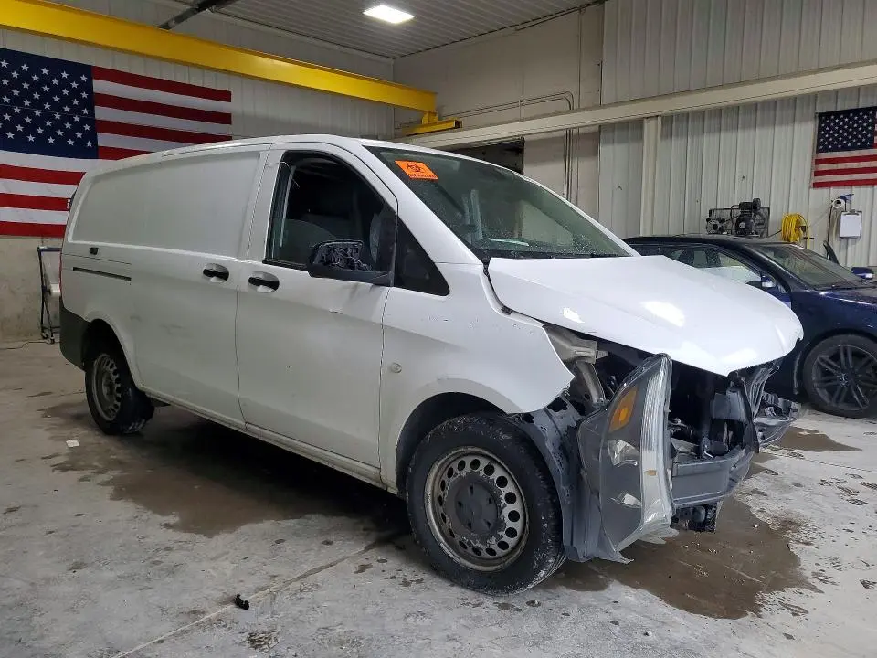 2017 MERCEDES-BENZ METRIS   