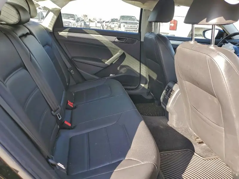 2019 VOLKSWAGEN PASSAT WOLFSBURG  