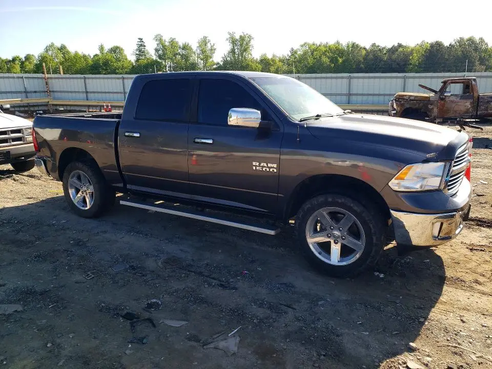 2015 RAM 1500 SLT  