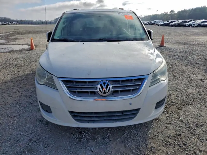 2011 VOLKSWAGEN ROUTAN SE  