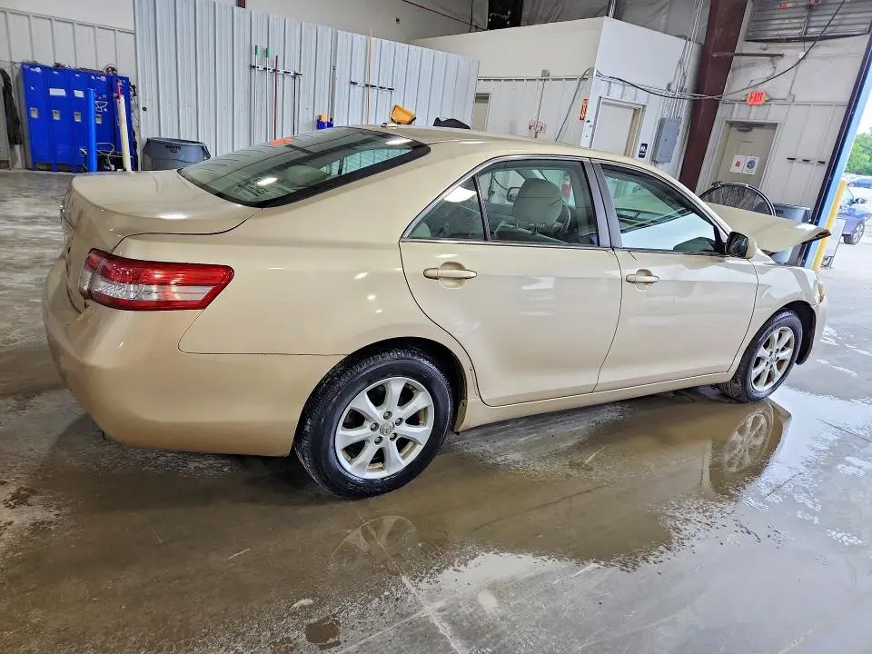 2010 TOYOTA CAMRY LE  