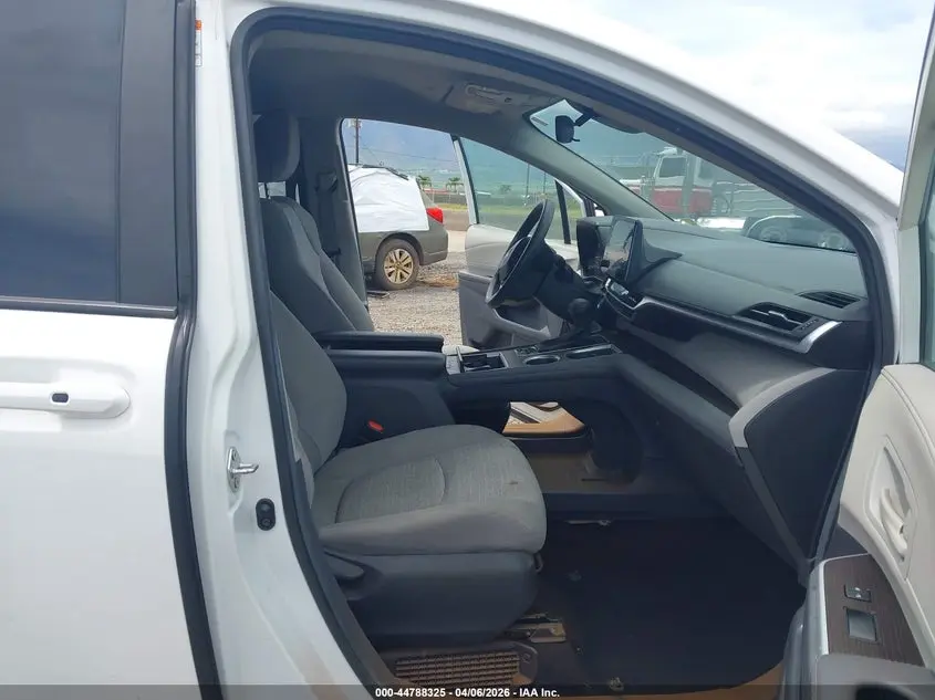 2024 TOYOTA SIENNA LE