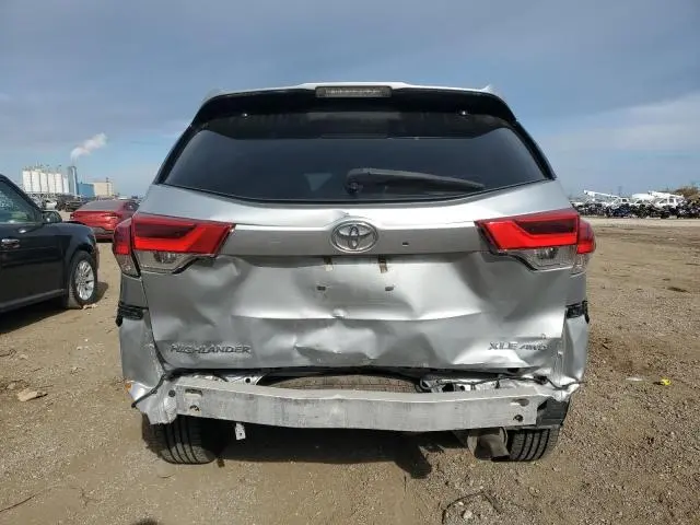 2018 TOYOTA HIGHLANDER SE  