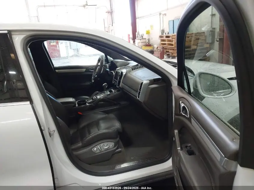 2016 PORSCHE CAYENNE TURBO/TURBO S