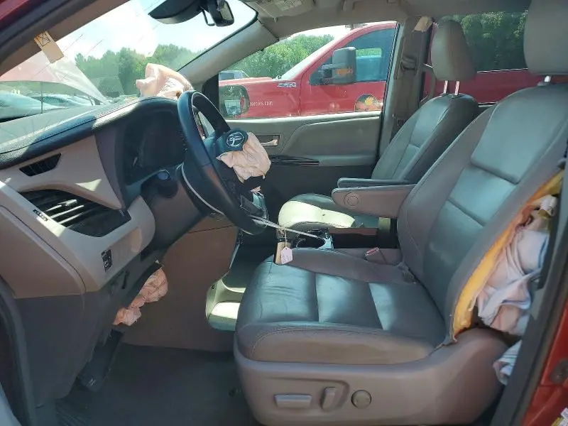 2018 TOYOTA SIENNA XLE 7-PASSENGER  