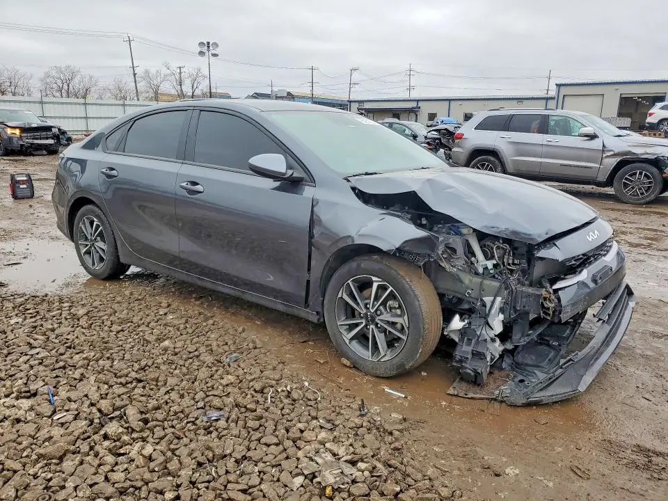 2023 KIA FORTE LX  