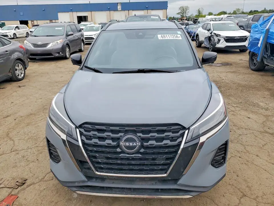 2023 NISSAN KICKS SR  