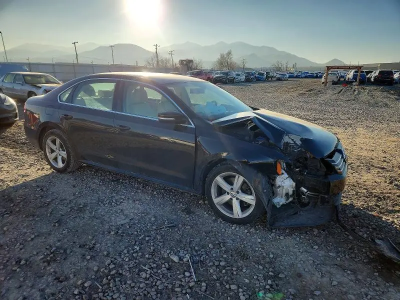 2013 VOLKSWAGEN PASSAT SE  